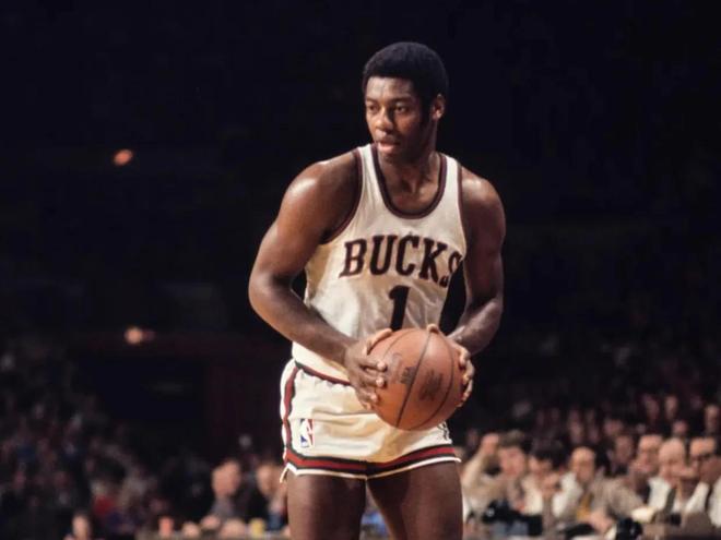 湖人队再度 湖人队再度