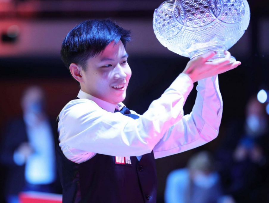 一位年轻选 一位年轻选