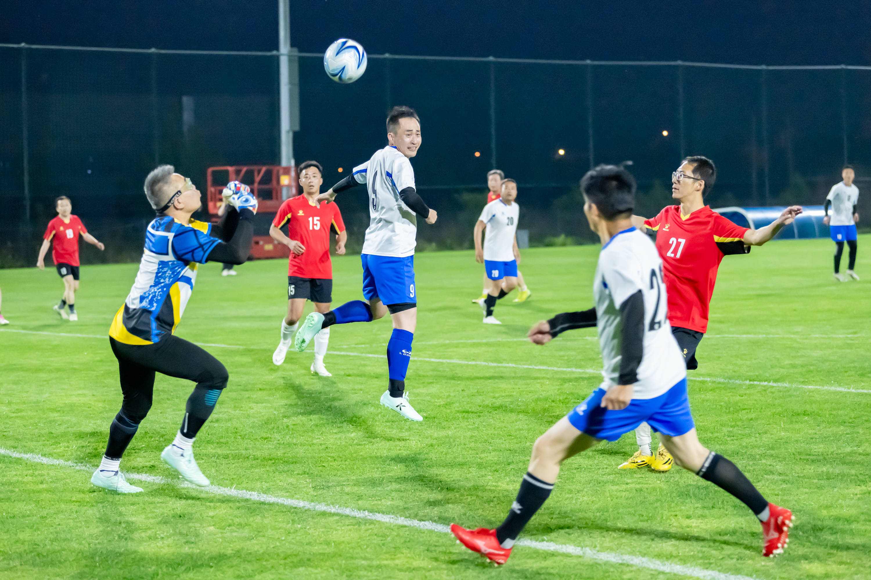 而且新人崛 而且新人崛