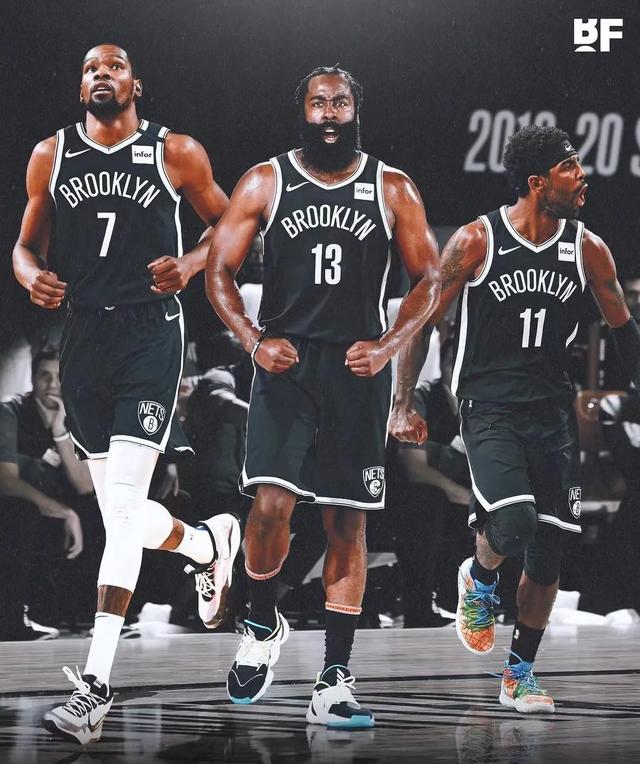 球按在草皮 球按在草皮